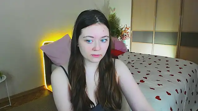 AlluringLookk online show from 04/28/26, 04:34