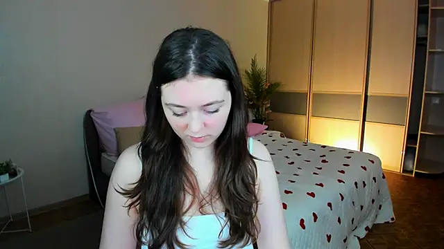 AlluringLookk online show from 06/24/26, 04:39