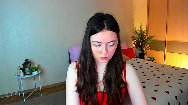 AlluringLookk online show from 07/07/26, 06:47