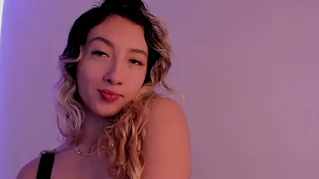 Snapshot of LauMiller chatting on 10/31/25, 07:37 LauMiller online show from 10/31/25, 07:37