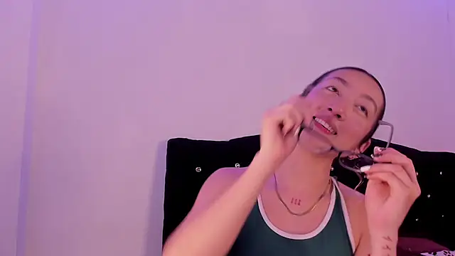 Snapshot of LauMiller chatting on 11/10/25, 11:37 LauMiller online show from 11/10/25, 11:37