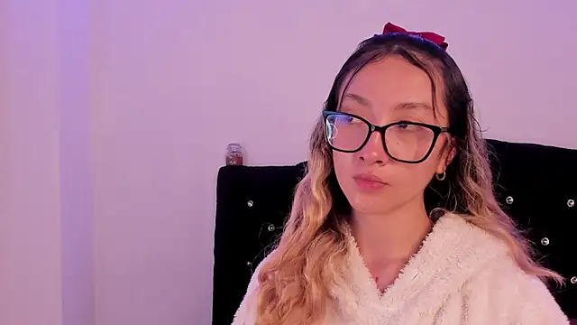 Snapshot of LauMiller chatting on 11/12/25, 01:39 LauMiller online show from 11/12/25, 01:39