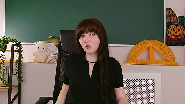 Snapshot of VanessaFields chatting on 10/28/25, 03:04 VanessaFields online show from 10/28/25, 03:04