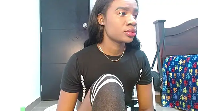 Snapshot of violeta24 chatting on 10/28/25, 10:45 violeta24 online show from 10/28/25, 10:45