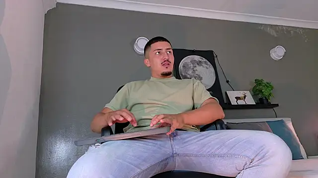 MrFox   online show from 10/27/25, 07:29