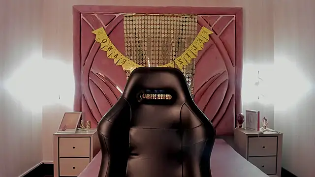 Emilia Bons online show from 10/31/25, 02:51