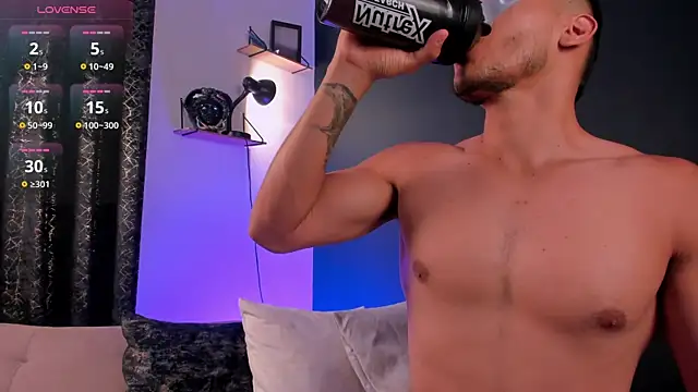 MarkSantozz online show from 11/25/25, 07:25