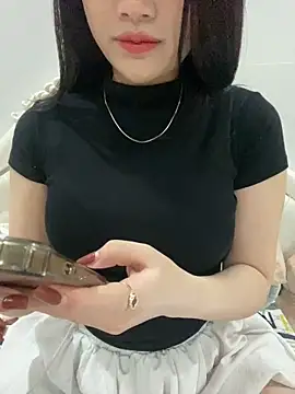 Snapshot of Beiiu_18 chatting on 10/18/25, 09:04 Beiiu 18 online show from 10/18/25, 09:04