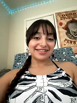 Snapshot of CharmingMaddie chatting on 11/19/25, 04:40 CharmingMaddie online show from 11/19/25, 04:40