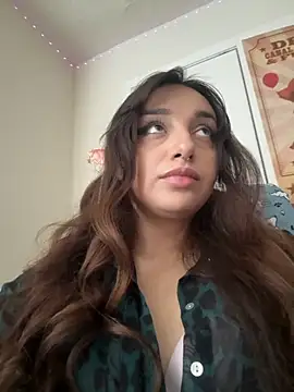 Snapshot of CharmingMaddie chatting on 11/30/25, 05:17 CharmingMaddie online show from 11/30/25, 05:17