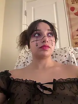Snapshot of CharmingMaddie chatting on 12/18/25, 06:47 CharmingMaddie online show from 12/18/25, 06:47
