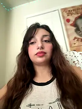 Snapshot of CharmingMaddie chatting on 12/19/25, 08:16 CharmingMaddie online show from 12/19/25, 08:16