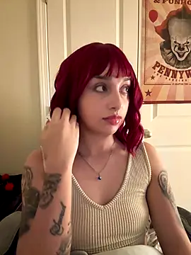 Snapshot of CharmingMaddie chatting on 12/21/25, 06:42 CharmingMaddie online show from 12/21/25, 06:42