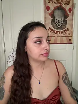 Snapshot of CharmingMaddie chatting on 12/22/25, 07:00 CharmingMaddie online show from 12/22/25, 07:00