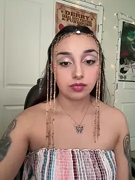 Snapshot of CharmingMaddie chatting on 03/15/26, 05:19 CharmingMaddie online show from 03/15/26, 05:19