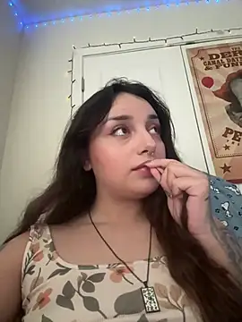 Snapshot of CharmingMaddie chatting on 03/27/26, 03:23 CharmingMaddie online show from 03/27/26, 03:23