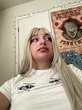 Snapshot of CharmingMaddie chatting on 04/14/26, 04:46 CharmingMaddie online show from 04/14/26, 04:46