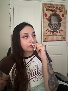 Snapshot of CharmingMaddie chatting on 04/15/26, 05:53 CharmingMaddie online show from 04/15/26, 05:53