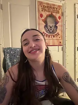 Snapshot of CharmingMaddie chatting on 04/18/26, 05:11 CharmingMaddie online show from 04/18/26, 05:11