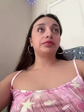 Snapshot of CharmingMaddie chatting on 04/18/26, 05:17 CharmingMaddie online show from 04/18/26, 05:17