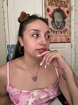 Snapshot of CharmingMaddie chatting on 04/18/26, 07:58 CharmingMaddie online show from 04/18/26, 07:58
