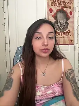 Snapshot of CharmingMaddie chatting on 04/19/26, 03:33 CharmingMaddie online show from 04/19/26, 03:33