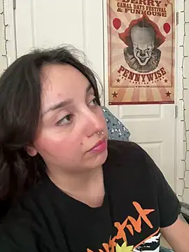 Snapshot of CharmingMaddie chatting on 04/21/26, 05:50 CharmingMaddie online show from 04/21/26, 05:50