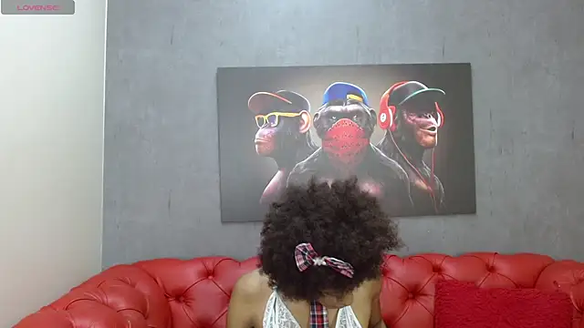 Snapshot of Violett_Salvatore chatting on 12/15/25, 04:00 Violett Salvatore online show from 12/15/25, 04:00