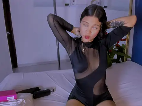 bamby kitty online show from 11/17/25, 04:51