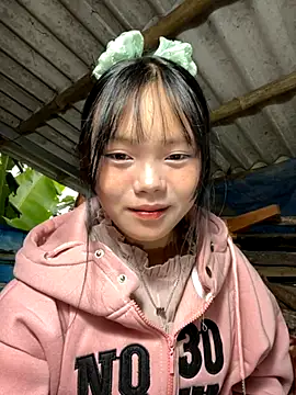 Snapshot of AdamLazis chatting on 11/04/25, 12:21 AdamLazis online show from 11/04/25, 12:21