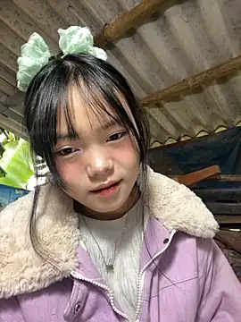 Snapshot of AdamLazis chatting on 11/06/25, 01:06 AdamLazis online show from 11/06/25, 01:06