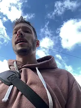 Snapshot of charl-5 chatting on 10/13/25, 01:11 charl-5 online show from 10/13/25, 01:11