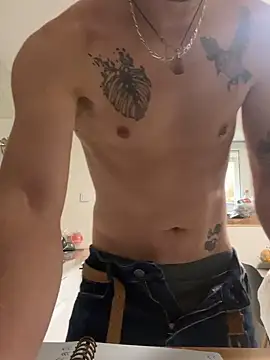 Snapshot of charl-5 chatting on 10/20/25, 09:32 charl-5 online show from 10/20/25, 09:32