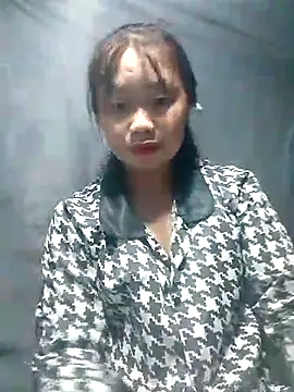 Snapshot of PhayPhay123 chatting on 10/15/25, 01:44 PhayPhay123 online show from 10/15/25, 01:44