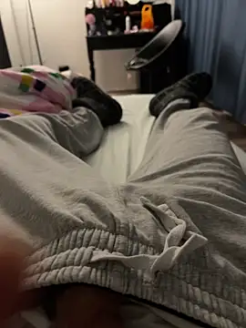 Snapshot of Frankieyyy1 chatting on 12/04/25, 08:17 Frankieyyy1 online show from 12/04/25, 08:17