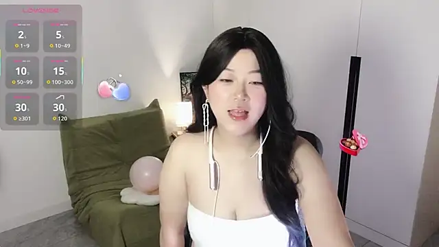 Snapshot of Emmaq996 chatting on 09/16/25, 03:29 Emmaq996 online show from 09/16/25, 03:29