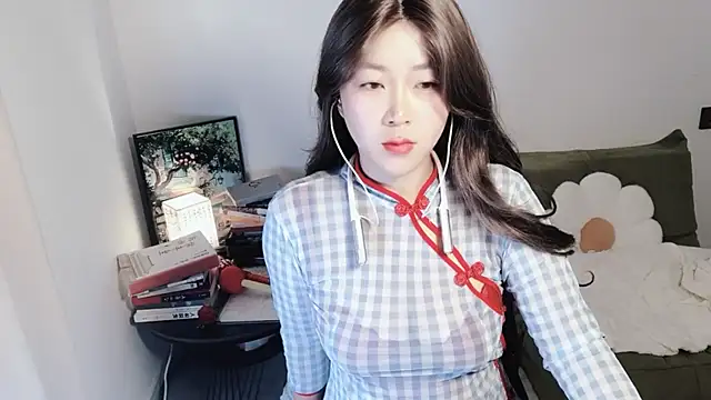 Snapshot of Emmaq996 chatting on 11/06/25, 02:34 Emmaq996 online show from 11/06/25, 02:34