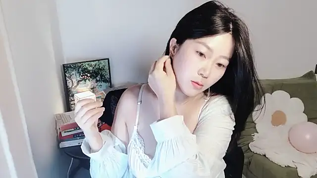 Snapshot of Emmaq996 chatting on 11/09/25, 02:32 Emmaq996 online show from 11/09/25, 02:32