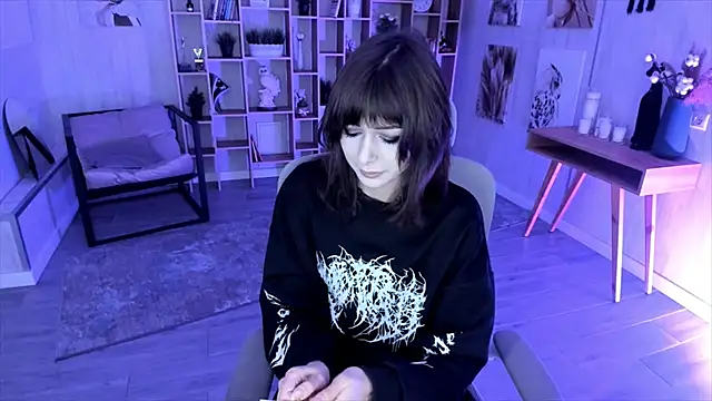 CrystallBloom online show from 10/01/25, 01:11