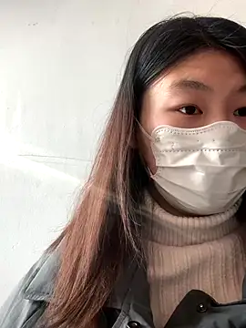 Snapshot of mmm6660 chatting on 12/17/25, 02:28 mmm6660 online show from 12/17/25, 02:28