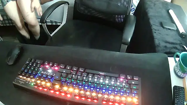 Snapshot of solooboy18 chatting on 09/24/25, 12:41 solooboy18 online show from 09/24/25, 12:41