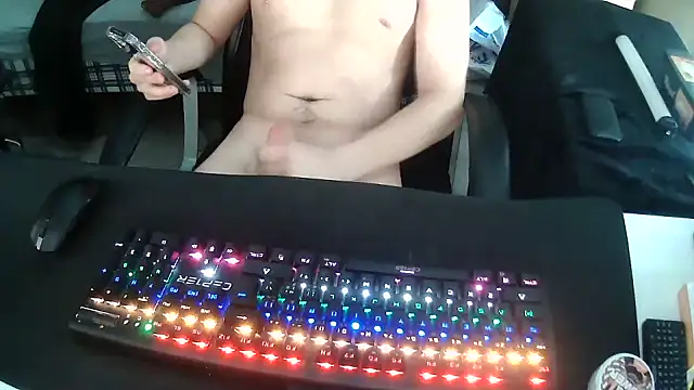 Snapshot of solooboy18 chatting on 09/27/25, 02:44 solooboy18 online show from 09/27/25, 02:44