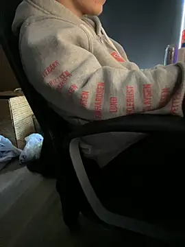 Snapshot of solooboy18 chatting on 09/28/25, 11:48 solooboy18 online show from 09/28/25, 11:48