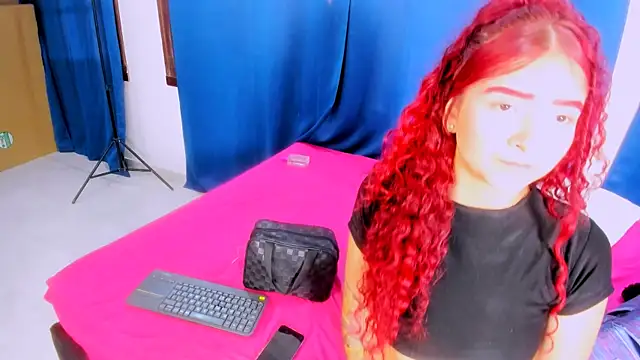 Snapshot of Venus_velvett chatting on 10/14/25, 06:58 Venus velvett online show from 10/14/25, 06:58