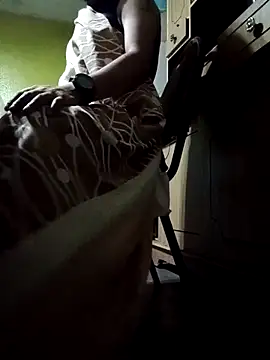 Snapshot of thekinglizard chatting on 11/29/25, 04:37 thekinglizard online show from 11/29/25, 04:37