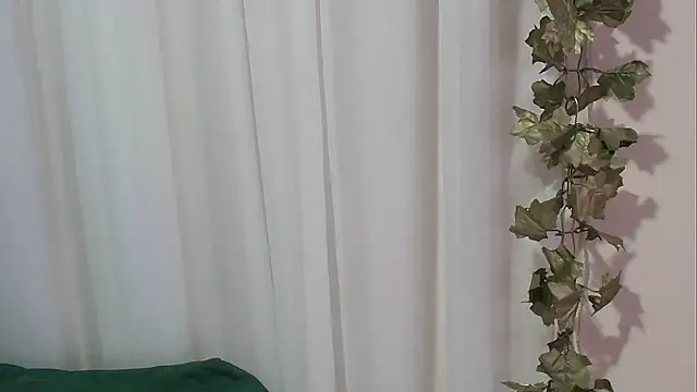 angelainparis28 online show from 10/04/25, 06:00