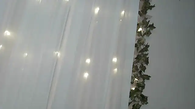 angelainparis28 online show from 11/08/25, 06:46