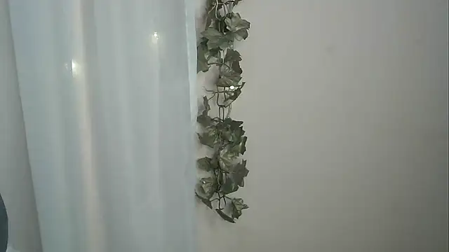 angelainparis28 online show from 11/26/25, 04:57