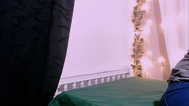 angelainparis28 online show from 12/18/25, 05:24