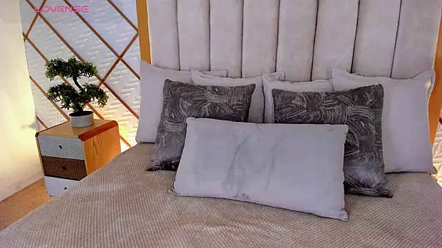 GretaVelvet online show from 07/15/26, 07:52